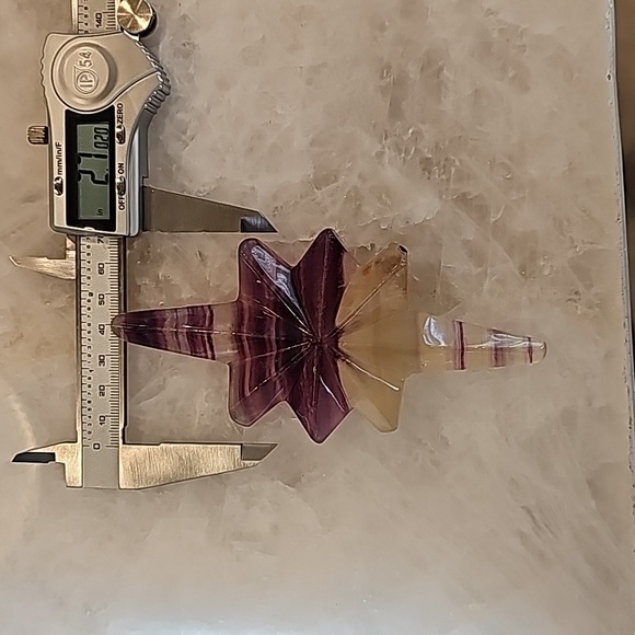 Beautiful Flourite Star Carving - Picture 11 of 12